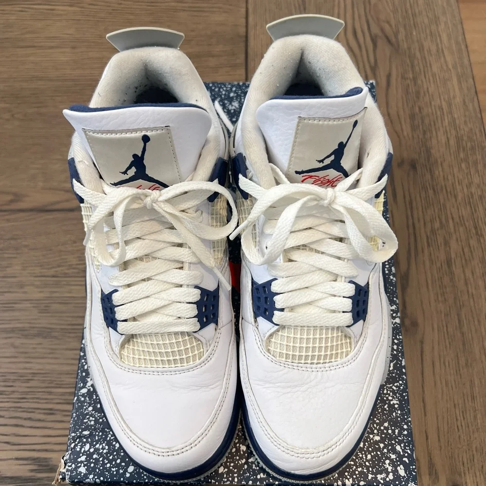 EUC Men’s Air Jordan 4 Retro White/Midnight Navy Blanc/Marine Minuet 9M